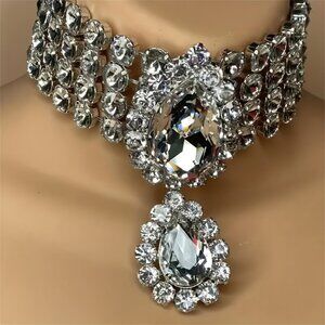 Queen Style Fashion Water Drop Artificial Crystal Pendant Necklace